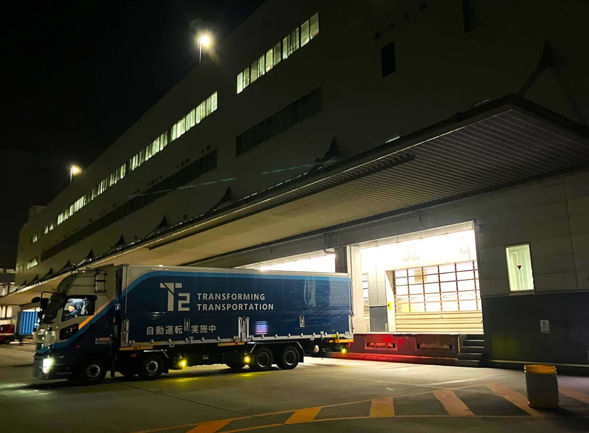 日本郵便とT2 自動運転トラックの活用を実証