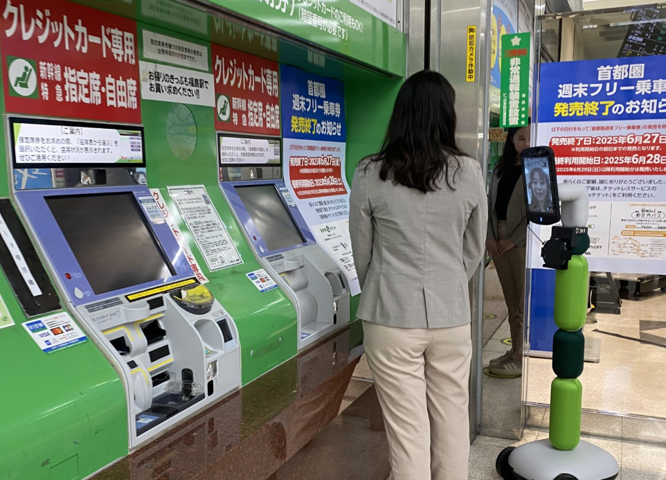 遠隔操作アバターロボットで駅案内　JR東が実証試験