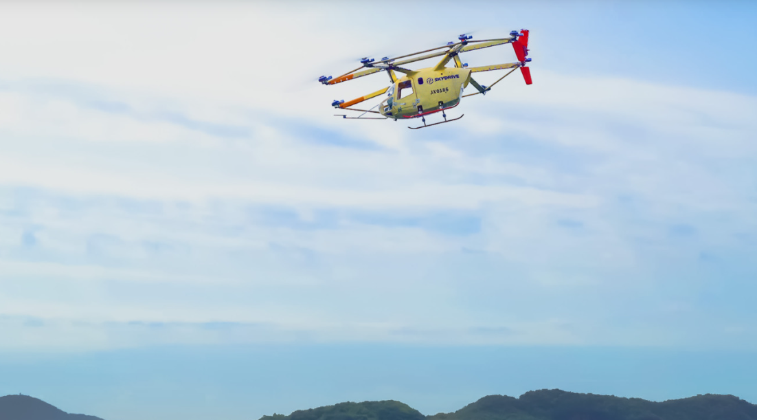 空飛ぶクルマが時速100キロで安定飛行、2028年商用化へSkyDrive
