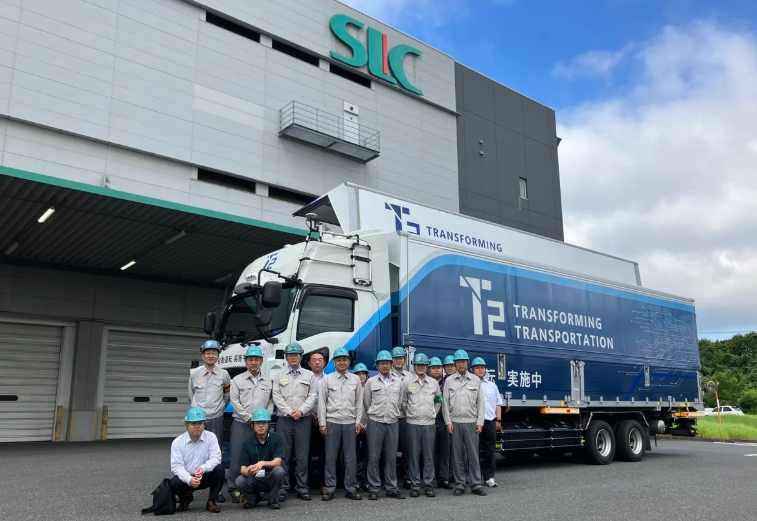 住友化学とT2が自動運転トラックによる商用運行を開始
