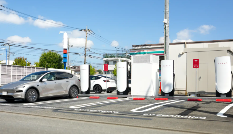 テスラ急速充電網が全国150カ所に拡大