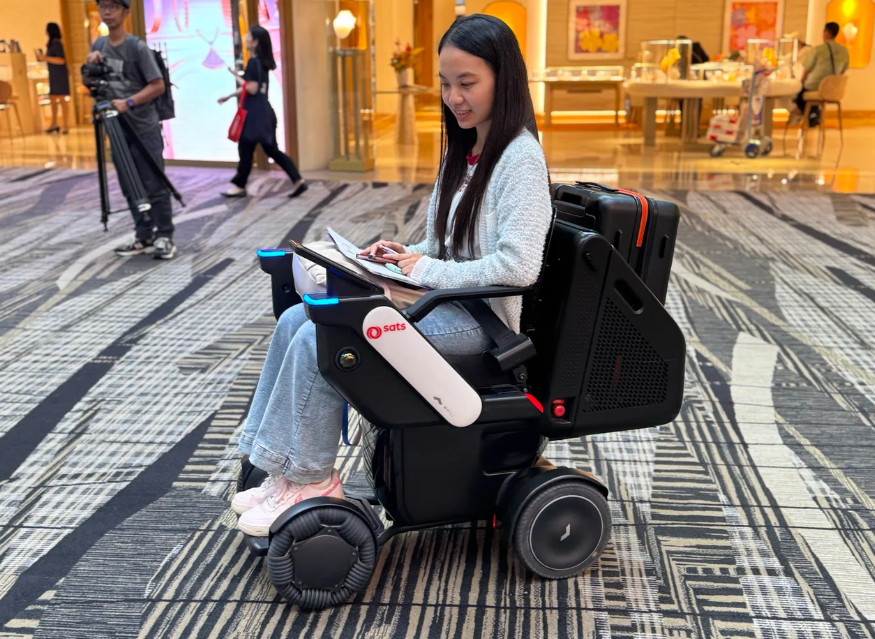 WHILL自動運転サービス、チャンギ空港で採用